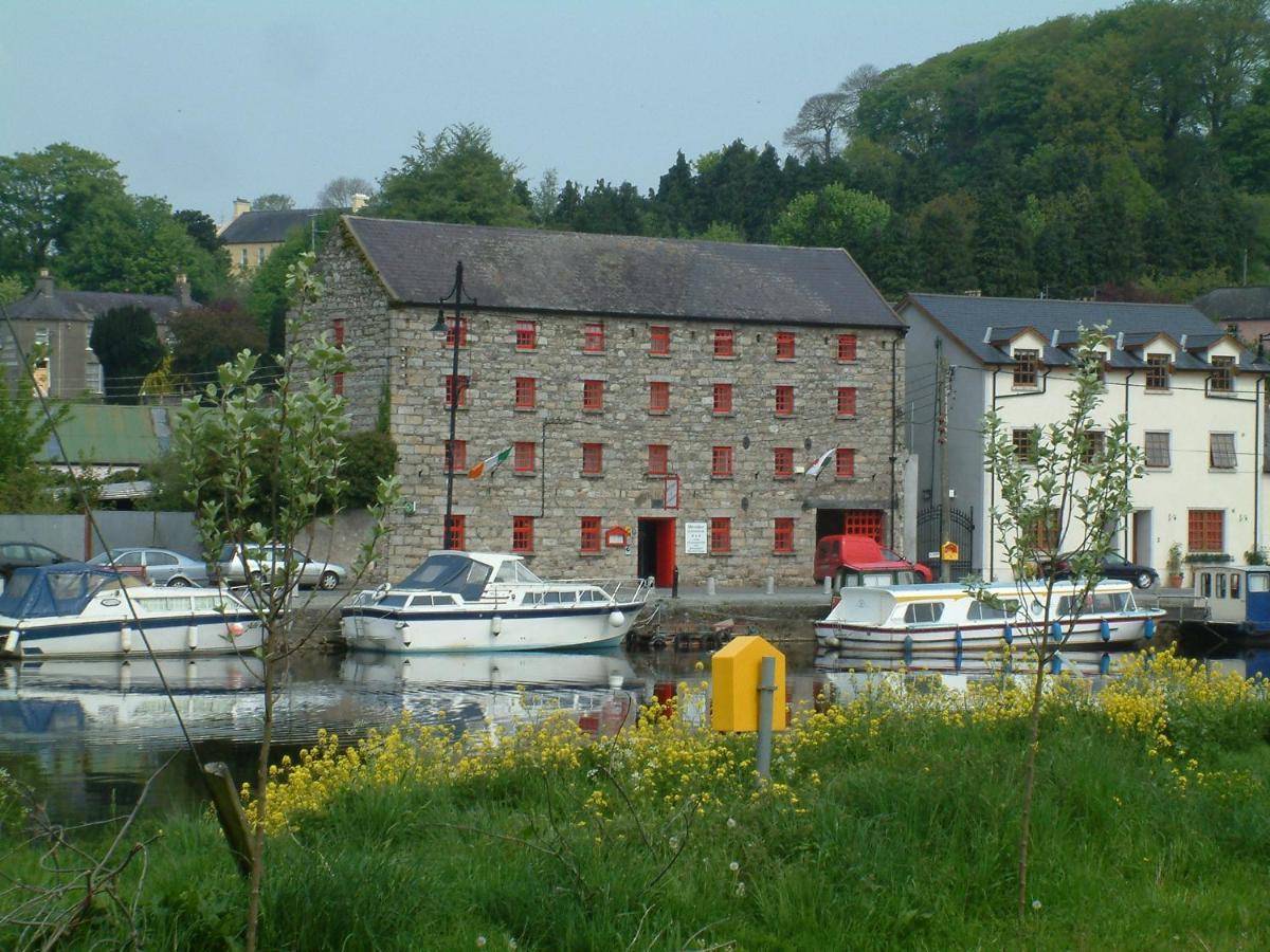 Waterside Guesthouse Graiguenamanagh ภายนอก รูปภาพ